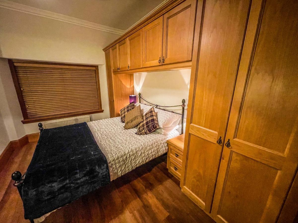 אינברנס Cathedral Apartment מראה חיצוני תמונה
