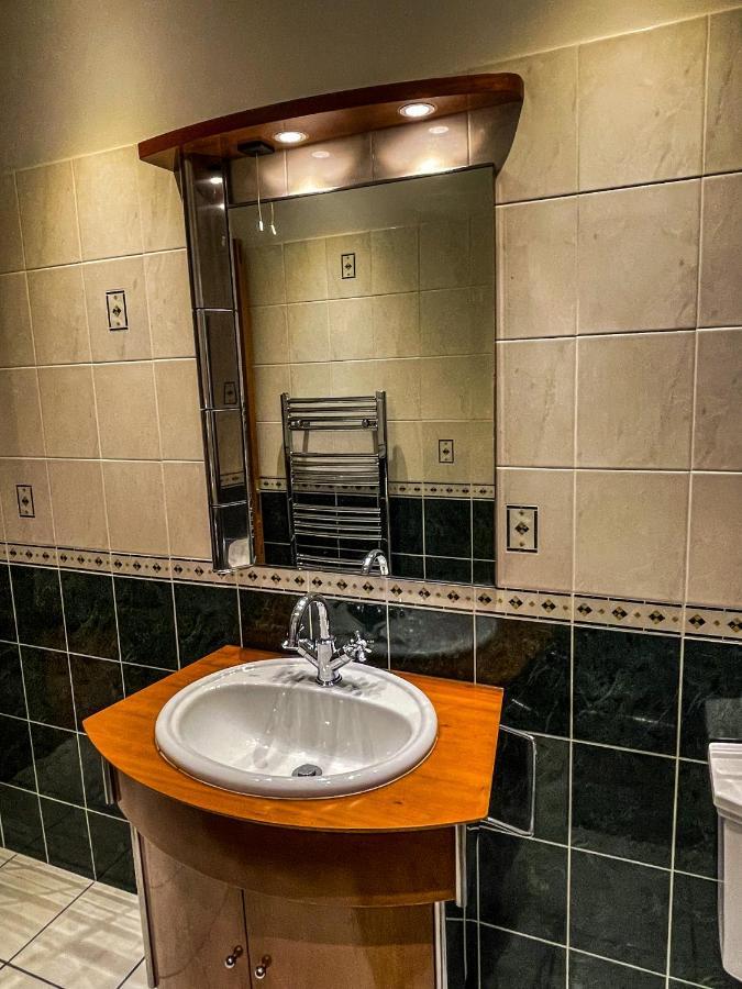 אינברנס Cathedral Apartment מראה חיצוני תמונה