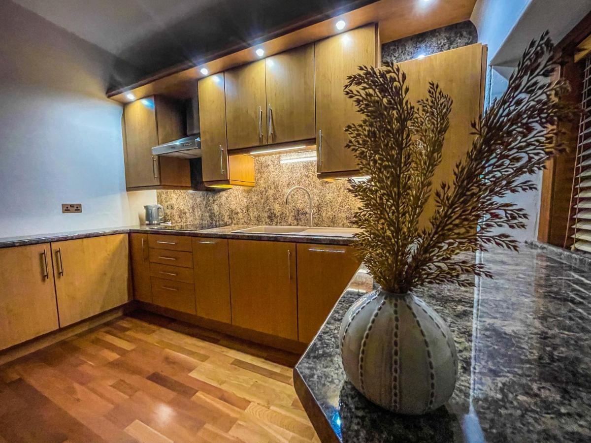 אינברנס Cathedral Apartment מראה חיצוני תמונה